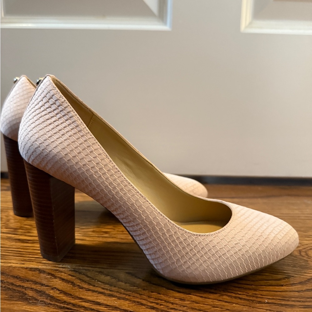 MICHAEL Michael Kors Women's Textured Leather Pumps in Light Pink